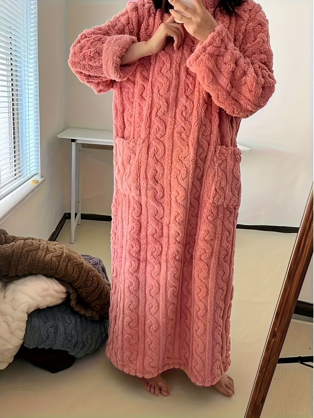 Ladies' Thickened Coral Bathrobe, Super Soft and High-quality Winter Pajamas with Pockets, Machine-washable Long-sleeved Round-neck Bathrobe, Comfortable and - product image 21
