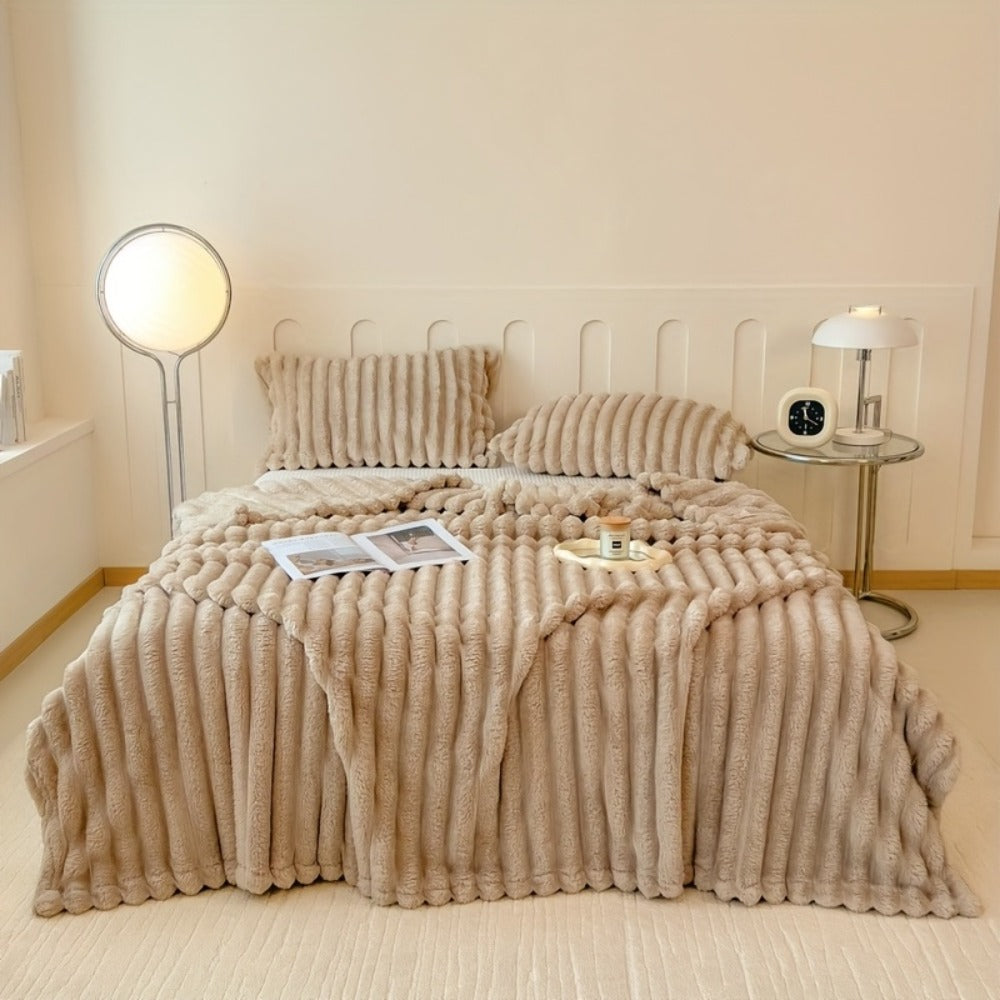 Plush Faux Fur Blanket – Imitation Rabbit Fur 300-350gsm Knit Throw for Sofa, Bed & Travel, All Season, 3 Colors, 2 Sizes - product image 6