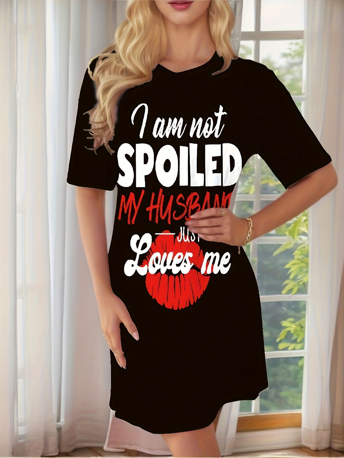Casual Short-Sleeve Pajamas for Women Featuring The Print "I'M Not Spoiled, Just Loved by My Husband" Along with a Red Lips Pattern, They Are Machine Washable, Suitable for All Seasons