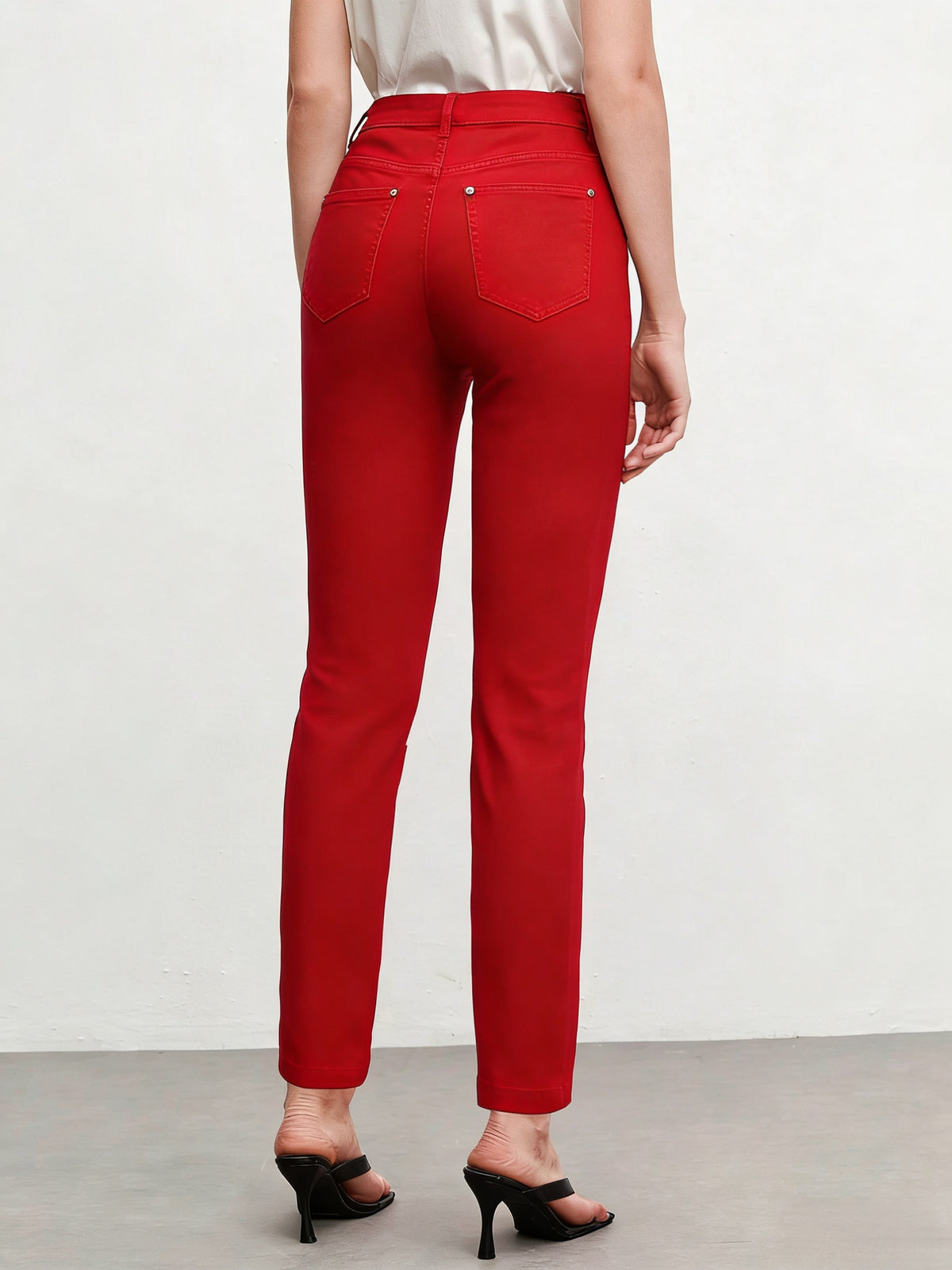 Women's Stylish Slim-Fit Jeans Made from Stretchy Material, Perfect for Casual Outings and Suitable for Any Season - product image 5