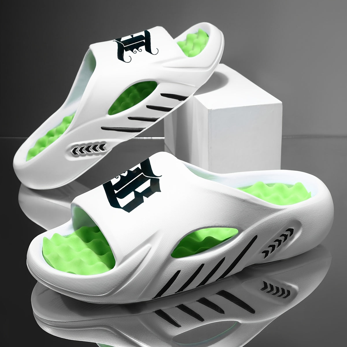 Halloween Gift, Men's Slippers, Indoor Slippers Suitable for All Seasons, Non-Slip Breathable Bathroom Sandals
