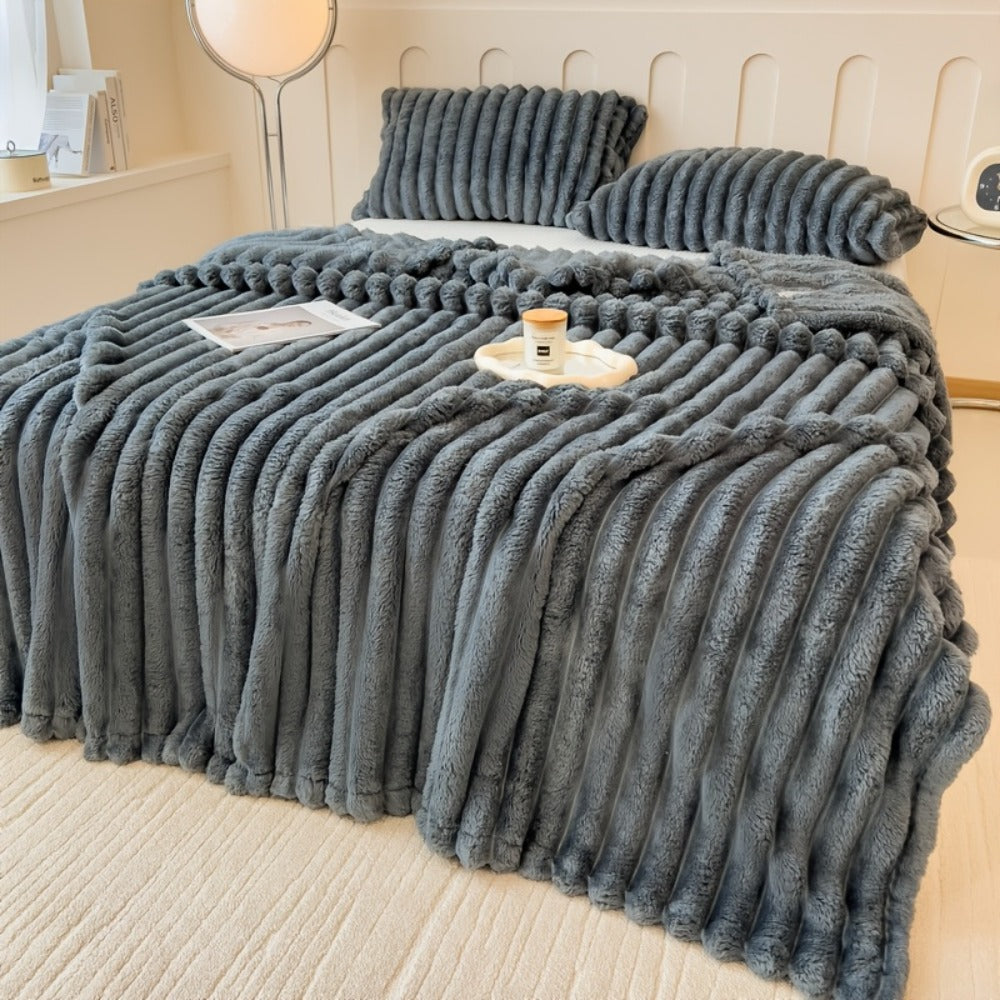 Plush Faux Fur Blanket – Imitation Rabbit Fur 300-350gsm Knit Throw for Sofa, Bed & Travel, All Season, 3 Colors, 2 Sizes - product image 3