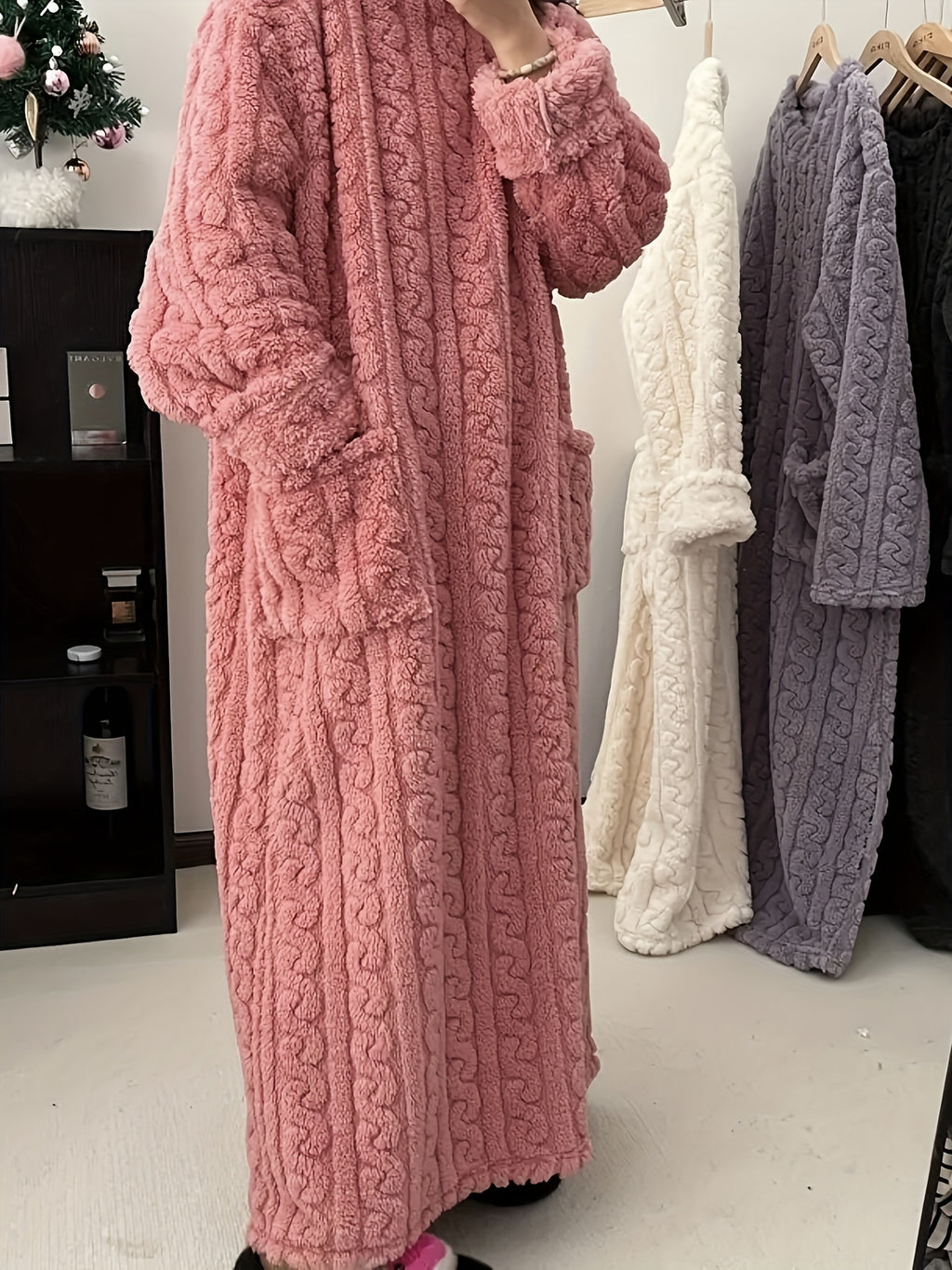 Ladies' Thickened Coral Bathrobe, Super Soft and High-quality Winter Pajamas with Pockets, Machine-washable Long-sleeved Round-neck Bathrobe, Comfortable and - product image 19