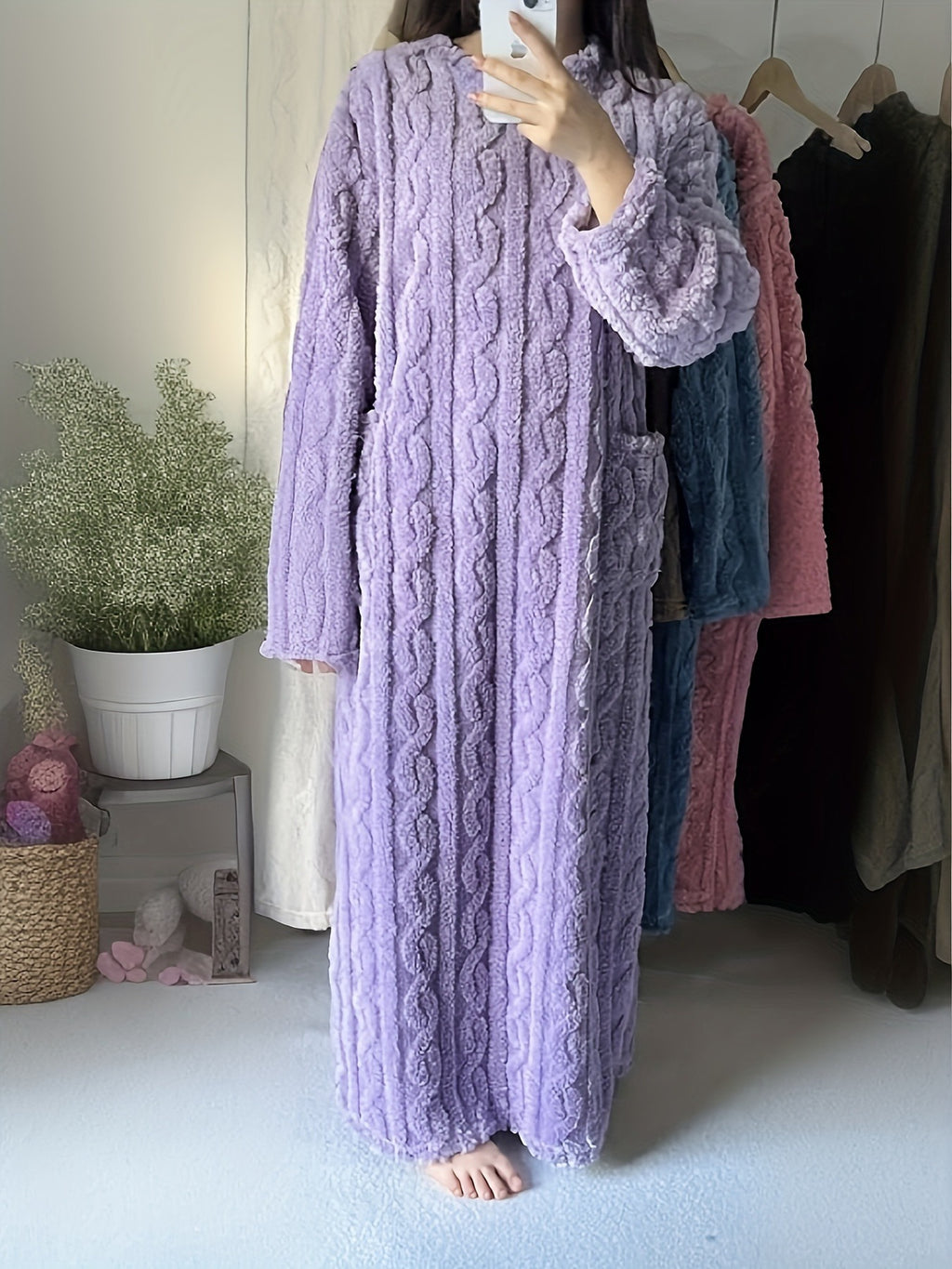 Ladies' Thickened Coral Bathrobe, Super Soft and High-quality Winter Pajamas with Pockets, Machine-washable Long-sleeved Round-neck Bathrobe, Comfortable and - product image 13