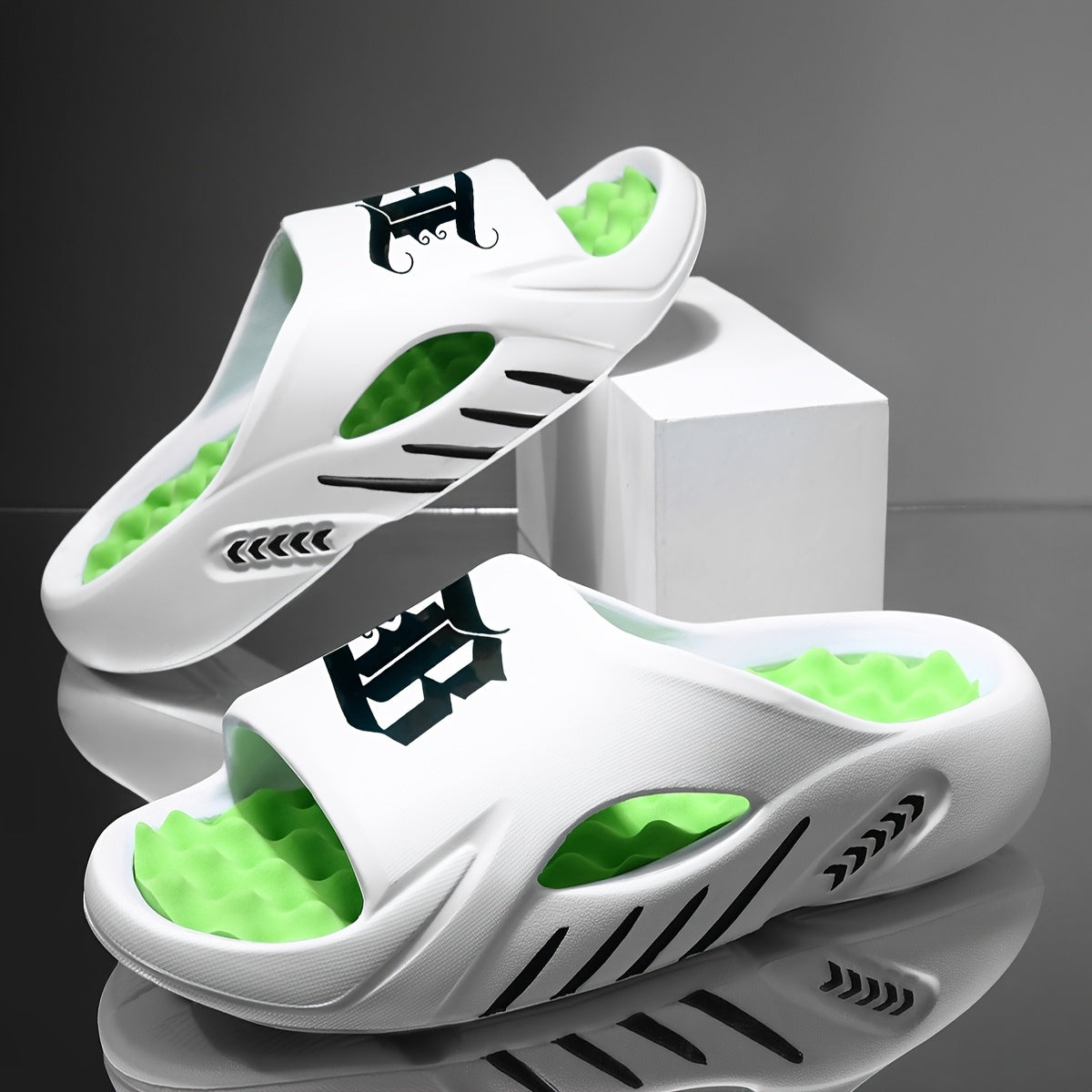 Halloween Gift, Men's Slippers, Indoor Slippers Suitable for All Seasons, Non-Slip Breathable Bathroom Sandals