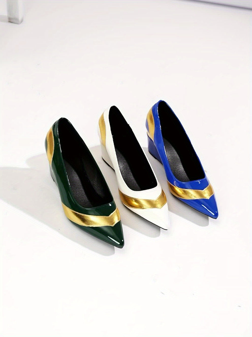 A Pair of Women's Single Shoes with Black and Golden Color, Pointed Toe, Thick-Soled Comfortable Wedge Heels, Fashionable Leisure Elegant High, Shopping Banquet Commuting Single Shoes