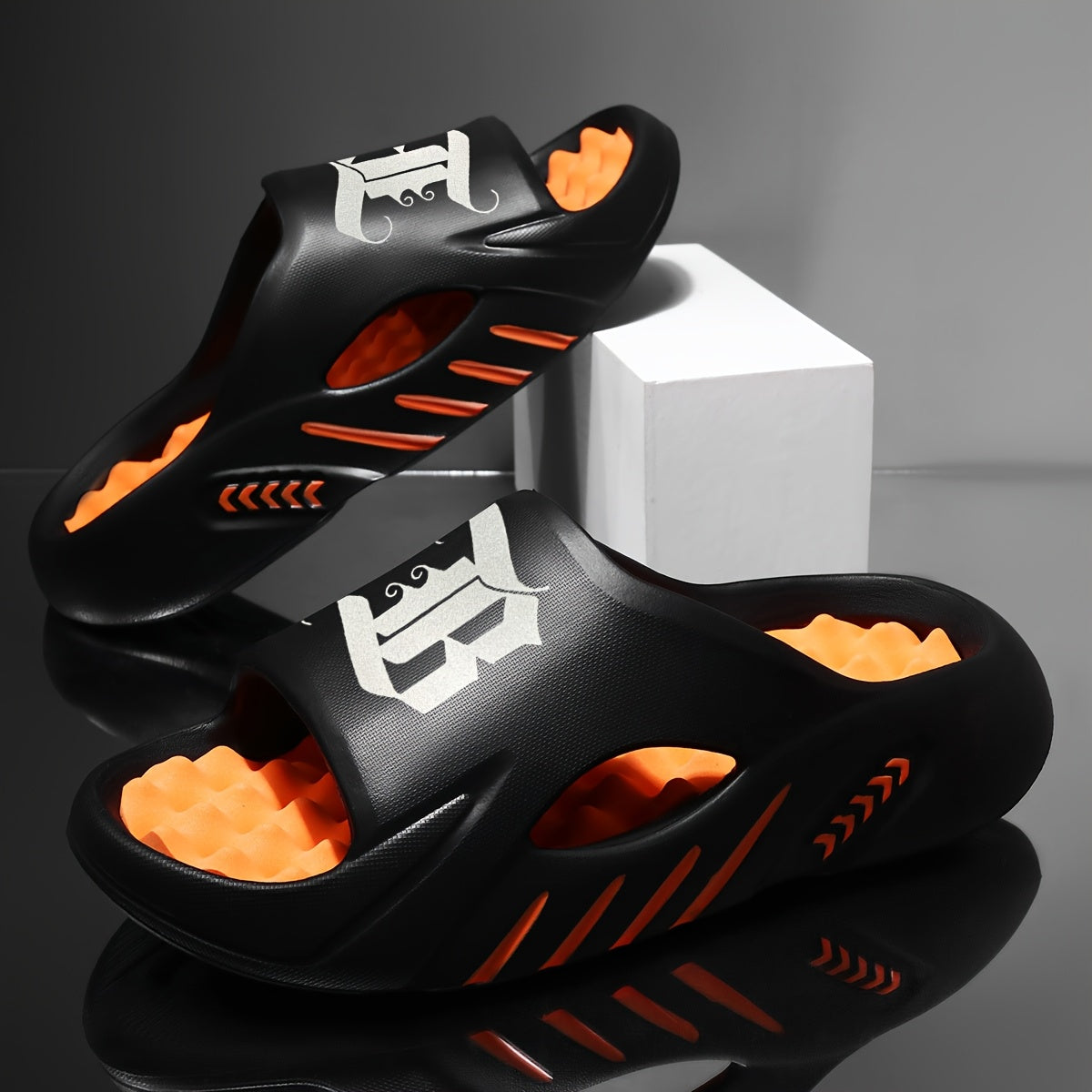 Halloween Gift, Men's Slippers, Indoor Slippers Suitable for All Seasons, Non-Slip Breathable Bathroom Sandals
