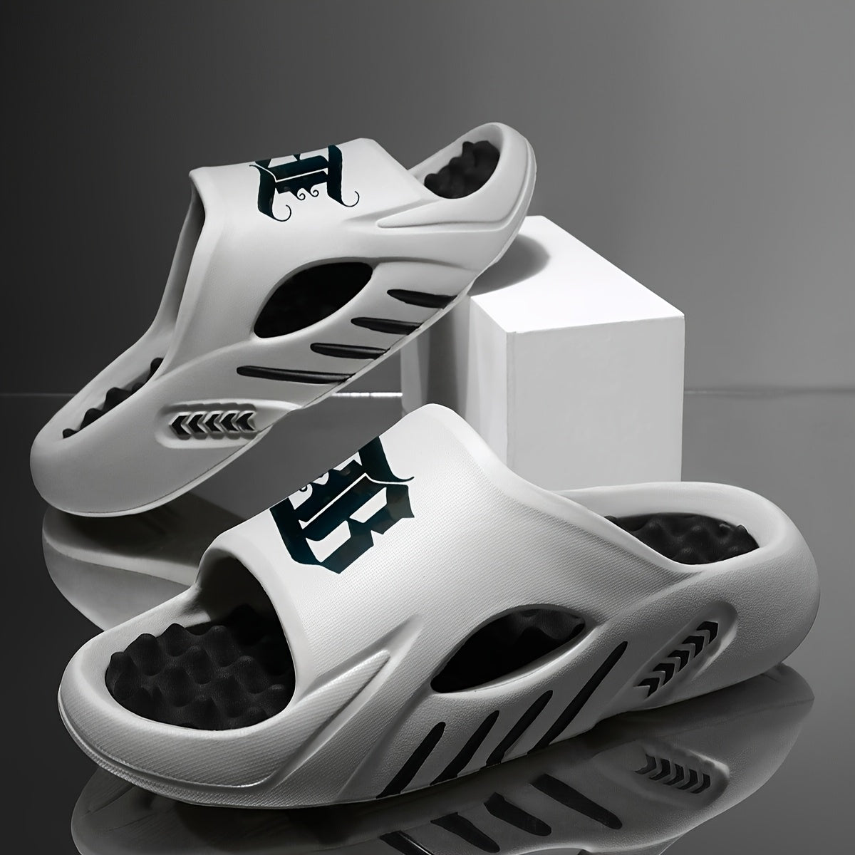 Halloween Gift, Men's Slippers, Indoor Slippers Suitable for All Seasons, Non-Slip Breathable Bathroom Sandals