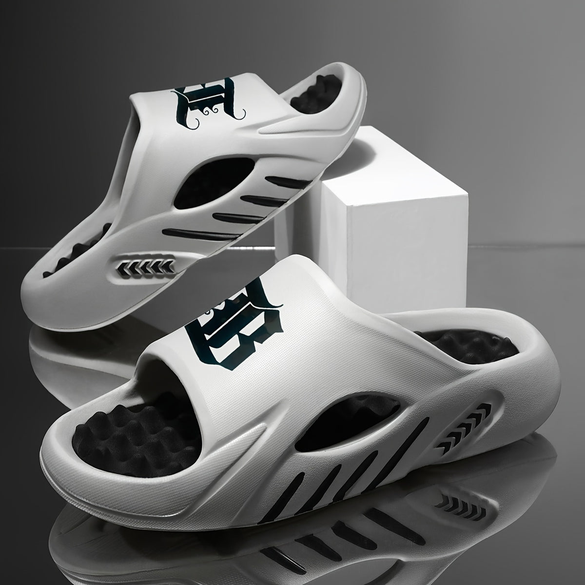 Halloween Gift, Men's Slippers, Indoor Slippers Suitable for All Seasons, Non-Slip Breathable Bathroom Sandals