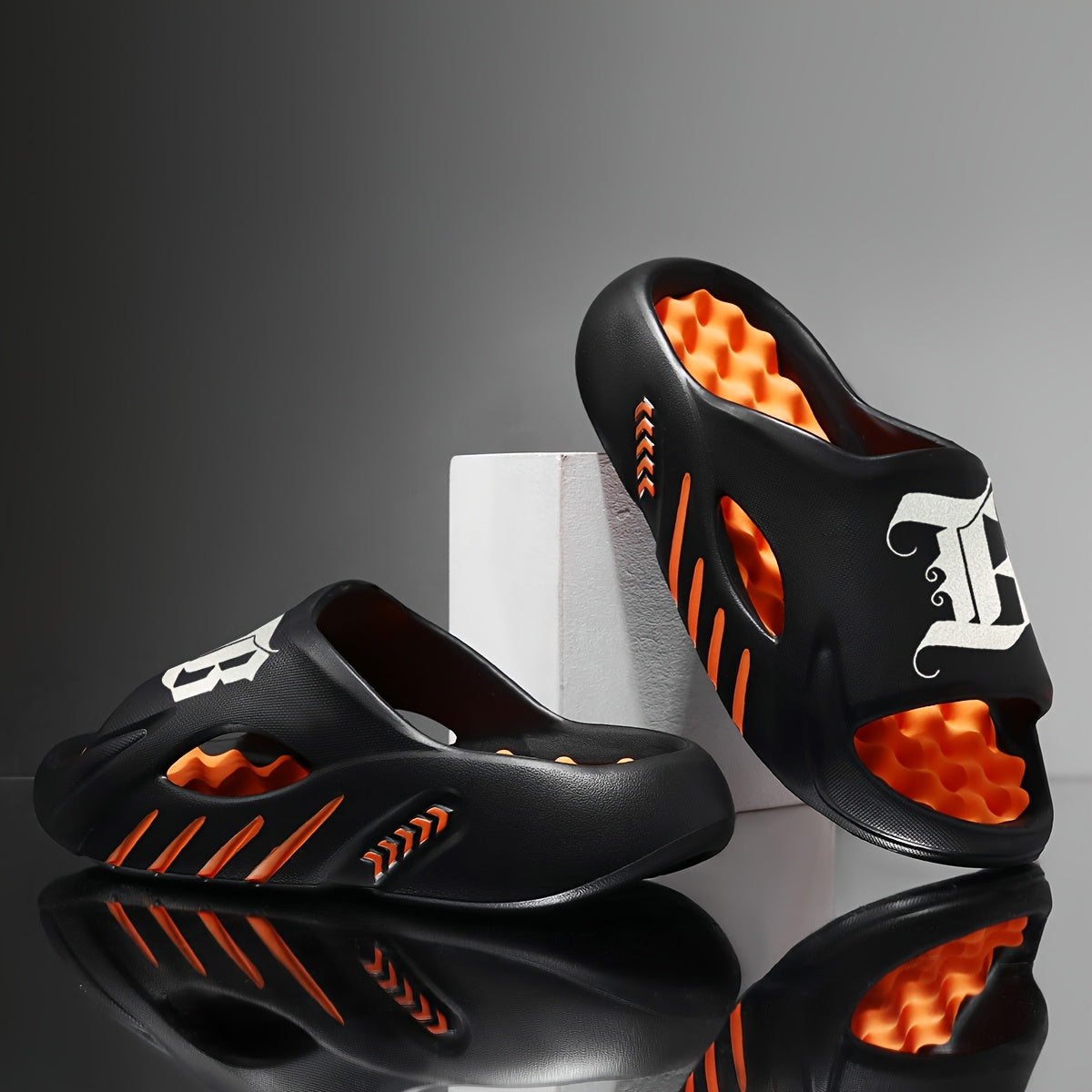 Halloween Gift, Men's Slippers, Indoor Slippers Suitable for All Seasons, Non-Slip Breathable Bathroom Sandals