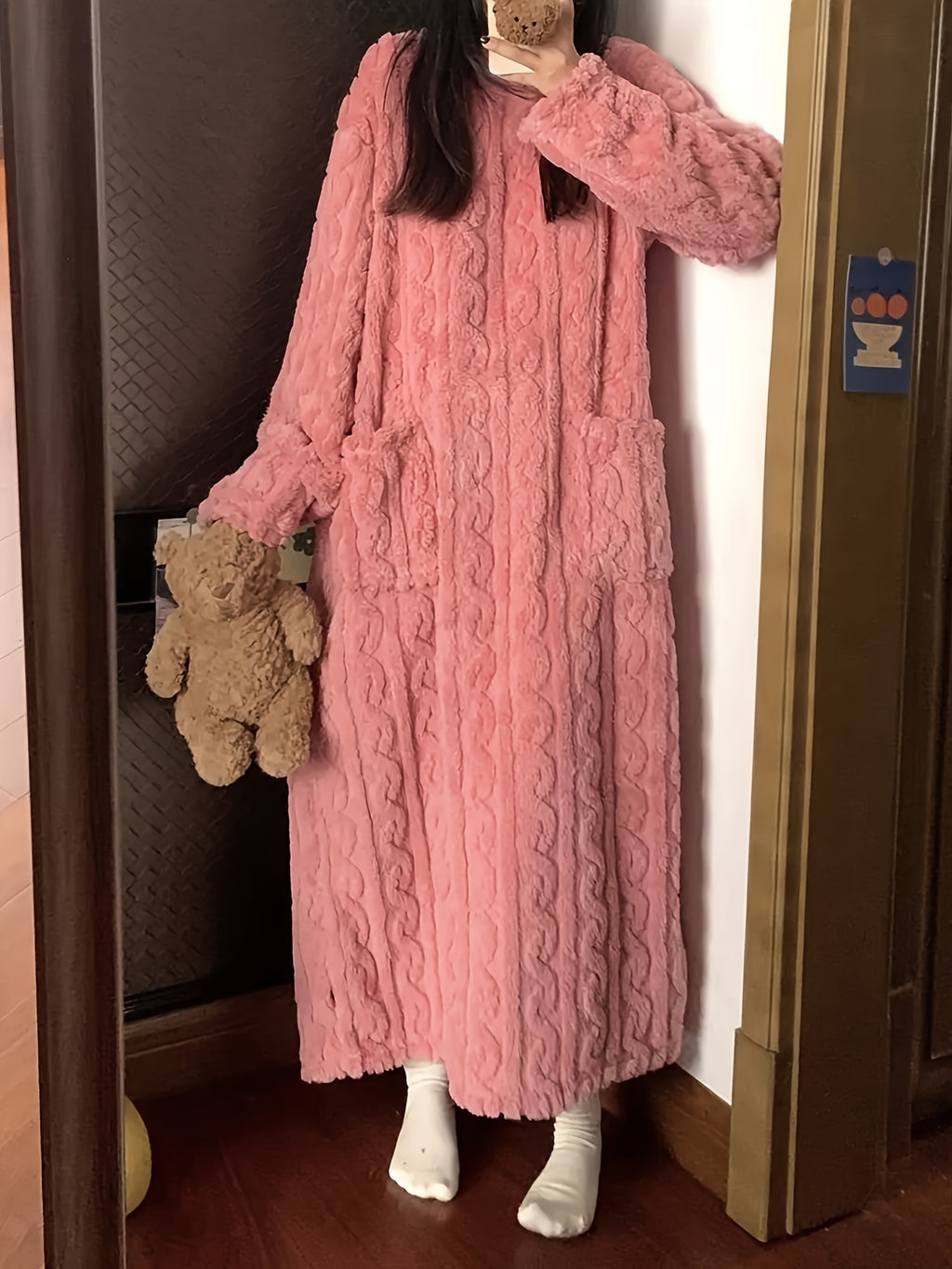 Ladies' Thickened Coral Bathrobe, Super Soft and High-quality Winter Pajamas with Pockets, Machine-washable Long-sleeved Round-neck Bathrobe, Comfortable and - product image 22